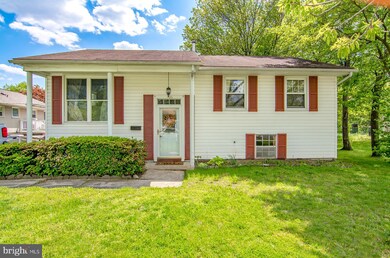 906 Palm Tree Cir, Glen Burnie, MD 21060 - photo 2