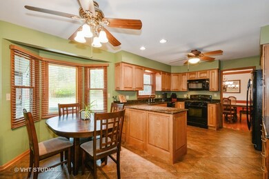 808 Viking Dr, Batavia, IL 60510 - photo 4