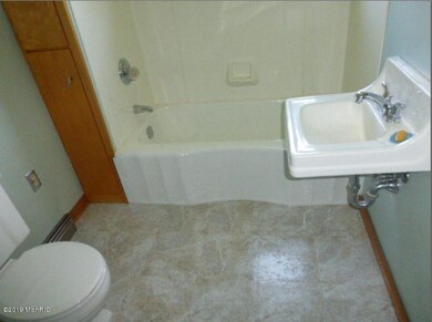 1021 N 5th St, Niles, MI 49120 - photo 7