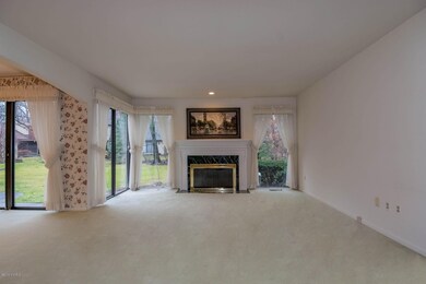 008-Living_Room-2265943-medium