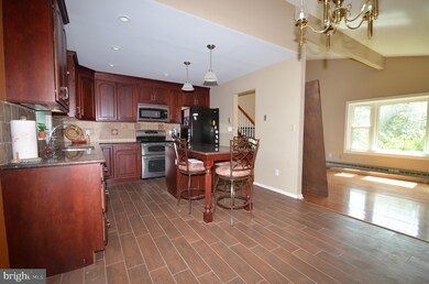 1306 Pin Oak Ln, Slatington, PA 18080 - photo 4