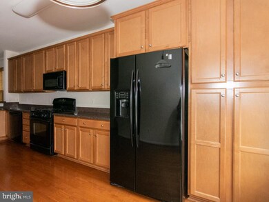 16836 Nuttal Oak Place unit 20, Woodbridge, VA 22191 - photo 3