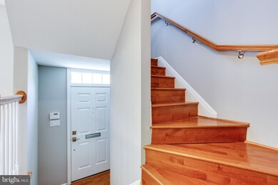 9677 Lindenbrook St, Fairfax, VA 22031 - photo 5