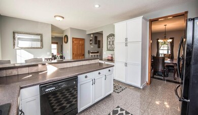 The prefect kitchen and main floor for entertainin