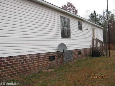 1345 Cloverfield Rd, Asheboro, NC 27205 - photo 3