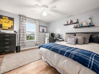 orange bedroom 2-2