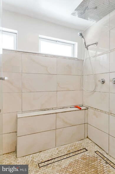 8429 Bay Dr, Pasadena, MD 21122 - photo 4