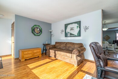 902 S 24th St, Grand Forks, ND 58201 - photo 4