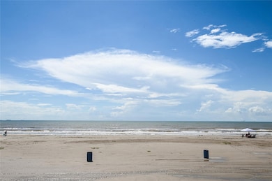 Easy access to Gulf-front beach ... walk on over a