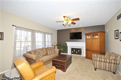 12086 Flagstone Dr, Fishers, IN 46037 - photo 2