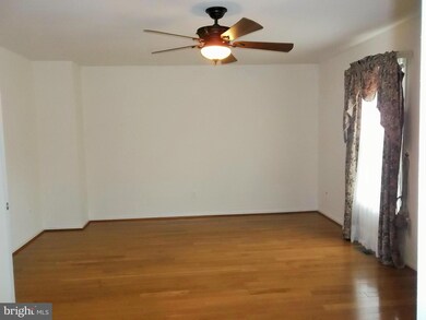 8819 Winding Hollow Way, Springfield, VA 22152 - photo 4