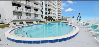 AQUARIUS POOLSIDE DAYDREAMING!
