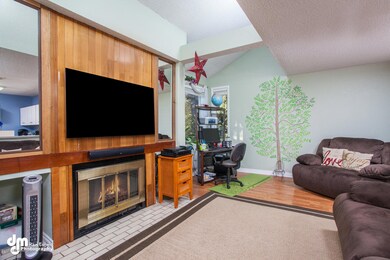104 Sweetgale Court 104-large-005-13-Liv