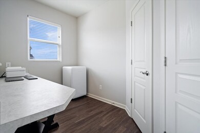 15469 Eastpark Cir W, Fishers, IN 46037 - photo 6