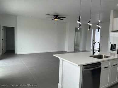 113 Magnolia Manor Ln, Lake Placid, FL 33852 - photo 3