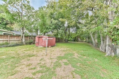 805 Duff Ln, Houston, TX 77022 - photo 5