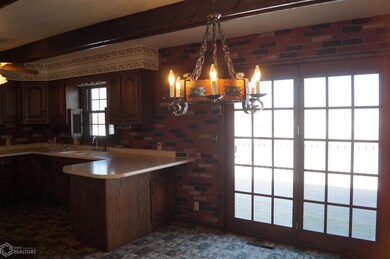 3832 N 4th Ave E, Newton, IA 50208 - photo 6