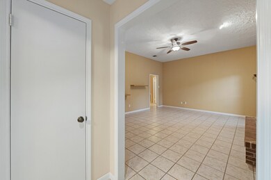 211 Skyview Terrace unit 201, Friendswood, TX 77546 - photo 4