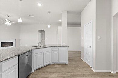 4640 Pentridge Dr, Crowley, TX 76036 - photo 5