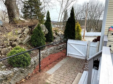 31 Edgewood Ave, Woonsocket, RI 02895 - photo 6
