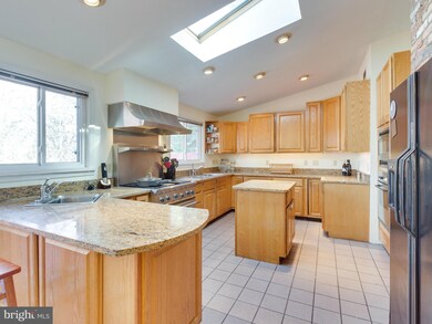 2947 Viewpoint Rd, Alexandria, VA 22314 - photo 7