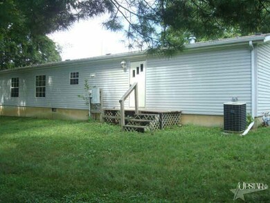 227 W 3rd St, Warren, IN 46792 - photo 2