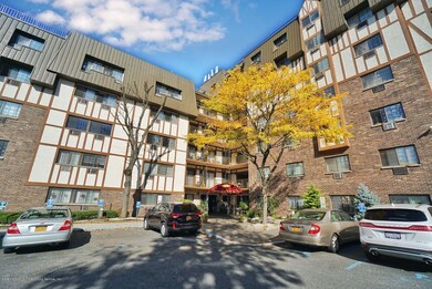 Elmwood Park Drive unit 715, Staten Island, NY 10314 - photo 2