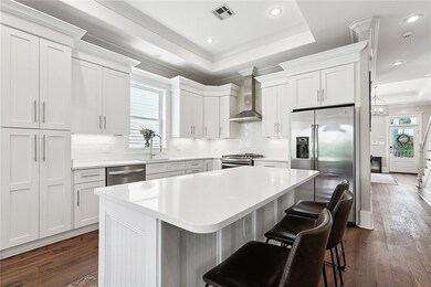 Chef's delight with quartz, gas and plenty work sp