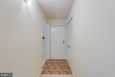 2210 Springwood Dr unit 107, Reston, VA 20191 - photo 2
