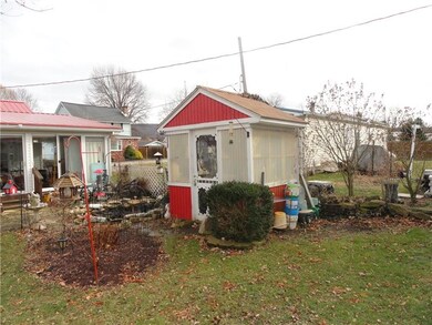 Garden shed, pond and rear sun room to enjoy relax