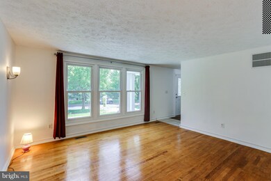20404 Watkins Meadow Dr, Germantown, MD 20876 - photo 3