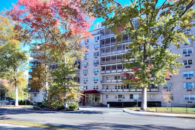 Cartwright Towers II unit 8J, Bridgeport, CT 06604 - photo 3