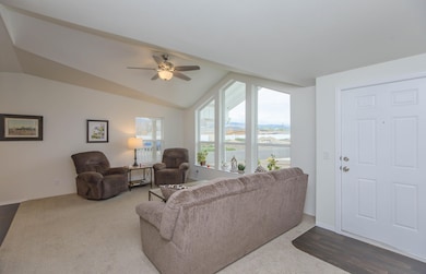 333 Mountain View Dr unit 86, Talent, OR 97540 - photo 4