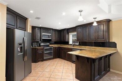 558 Greystone Cir, Alamo, TX 78516 - photo 5