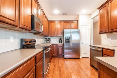 Cabinets look new...