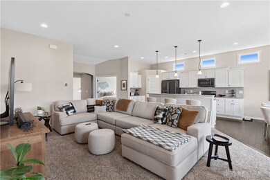 135 Rippling Brook Ln, Springboro, OH 45066 - photo 7