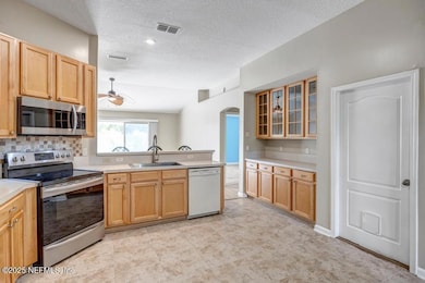 1069 Ardmore St-18