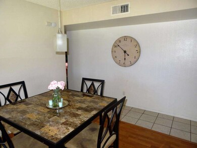 ENTRY/DINING