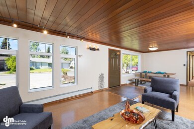 Living Room 20190605-DW-45211-SMALL