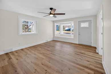 818 E 25th Ct, Des Moines, IA 50317 - photo 6