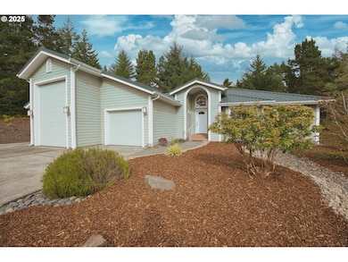 2184 13th St, Florence, OR 97439 - photo 7
