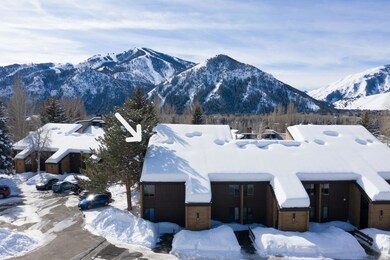 End unit with Baldy Views