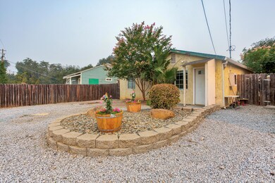 486 Manzanita Ln, Redding, CA 96002 - photo 4