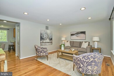 8694 Bent Arrow Ct, Springfield, VA 22153 - photo 3