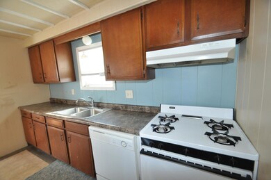 103 7th St, Glen Ullin, ND 58631 - photo 3