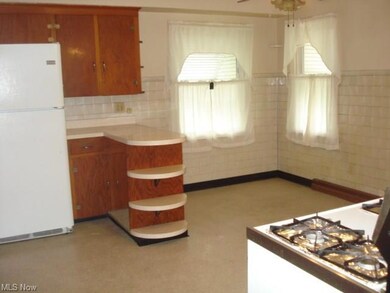 2434 E 34th St, Lorain, OH 44055 - photo 5