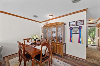 Plenty of space for a dining table and chairs to s