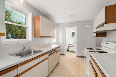 36 Irving St unit B, Salem, MA 01970 - photo 6