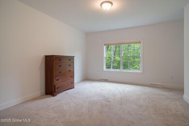 Interior 04
