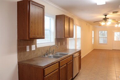 9202 Canady Park Ln, Houston, TX 77075 - photo 6